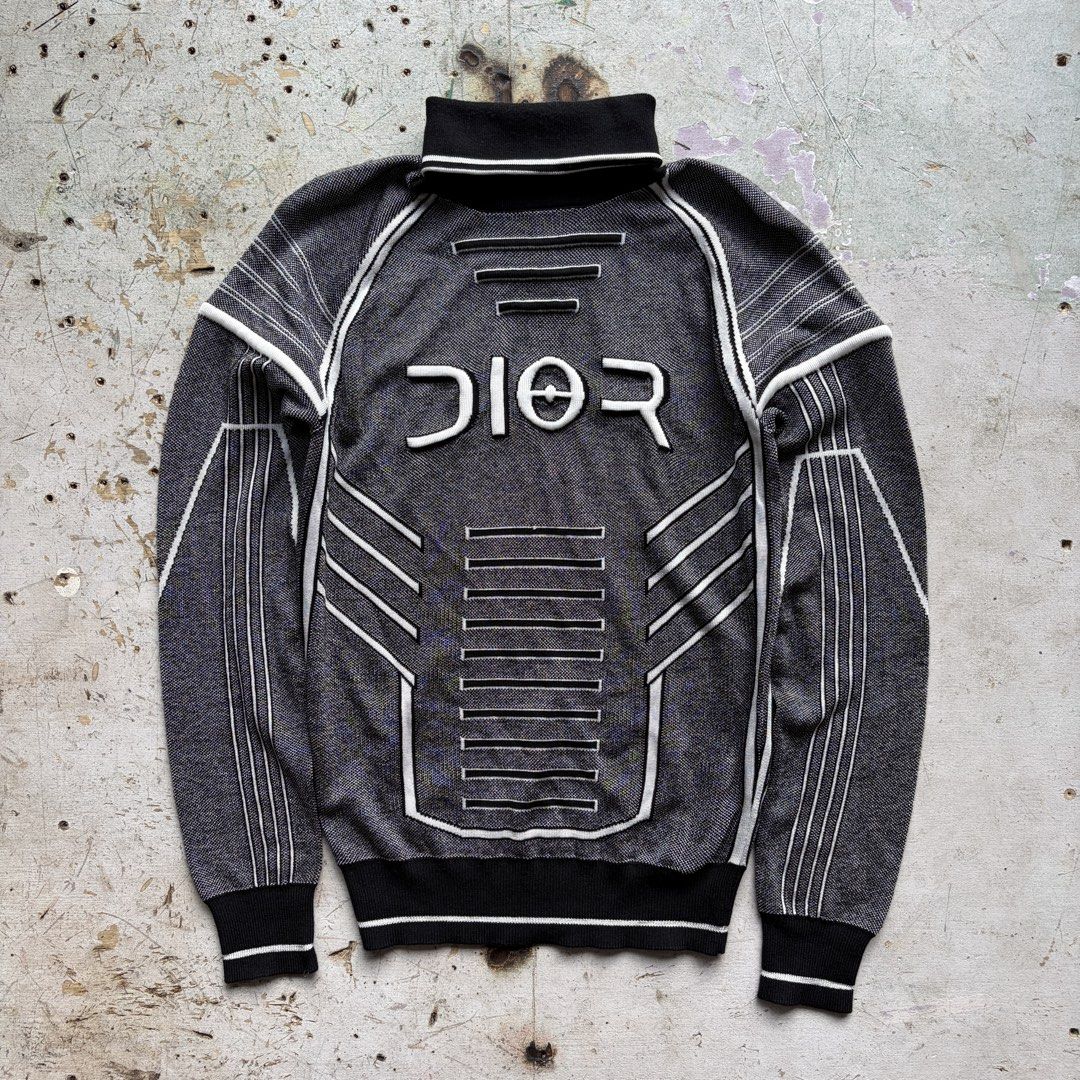 Dior x Hajime Sorayama Technical Turtleneck Sweater (Category: Coats, Jackets and Outerwear) located in Manila. Submitted by stablesource (Listing ID 1460482773, Image 1). Description: Dior x Hajime Sorayama Technical Turtleneck Sweater Size Small Dimension: 18 Width 26 Length Excellent Kindly Check All Details Before Purchase🤝.