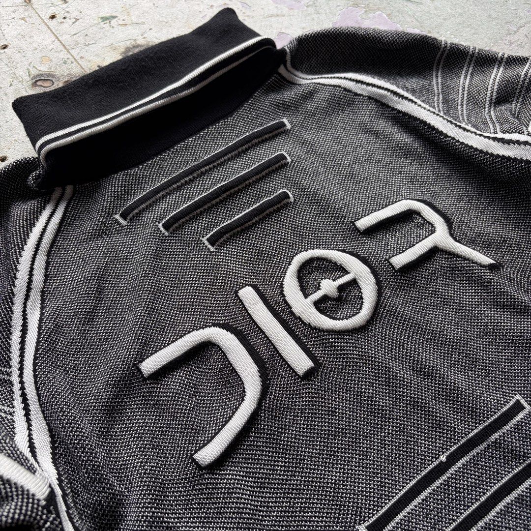 Dior x Hajime Sorayama Technical Turtleneck Sweater (Category: Coats, Jackets and Outerwear) located in Manila. Submitted by stablesource (Listing ID 1460482773, Image 2). Description: Dior x Hajime Sorayama Technical Turtleneck Sweater Size Small Dimension: 18 Width 26 Length Excellent Kindly Check All Details Before Purchase🤝.