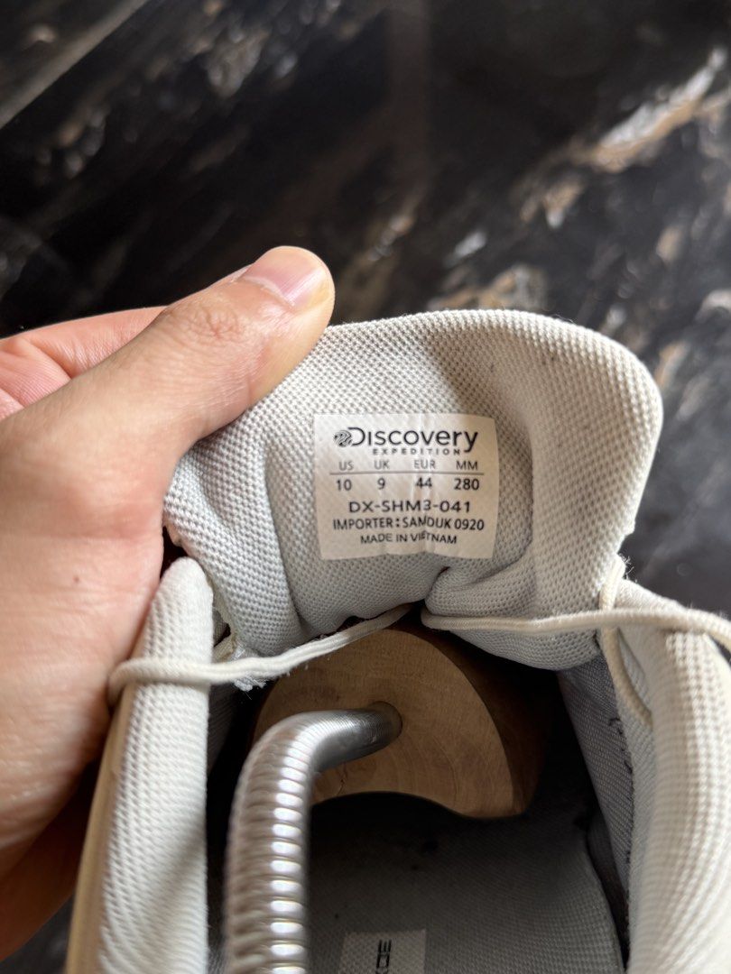 Discovery Expedition Beige Chunky Sneakers (Category: Sneakers) located in Davao. Submitted by rare.agustinsean (Listing ID 1460496697, Image 2). Description: - Size: US 9 (EU 44, 280mm) .