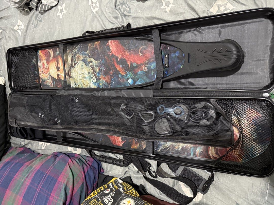 Diving DiveR Poseidon Fins from US set (Category: Water Sports) located in Antipolo. Submitted by harlowwillow (Listing ID 1460418120, Image 1). Description: Selling as a SET DiveR fins from US Slightly Negotiable BUT Please NO LOW BALLERS🙅‍♀️ Preferably can do pick up/meet up.