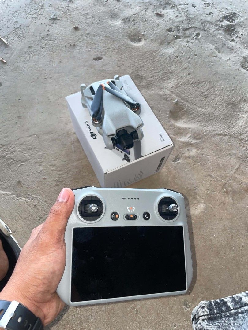 Dji mini 3 (Category: Drones) located in Manila. Submitted by jeffreygallentes94 (Listing ID 1460331317, Image 2). Description: 16500 rfs. d nagagamit busy sa work pasay location📍.