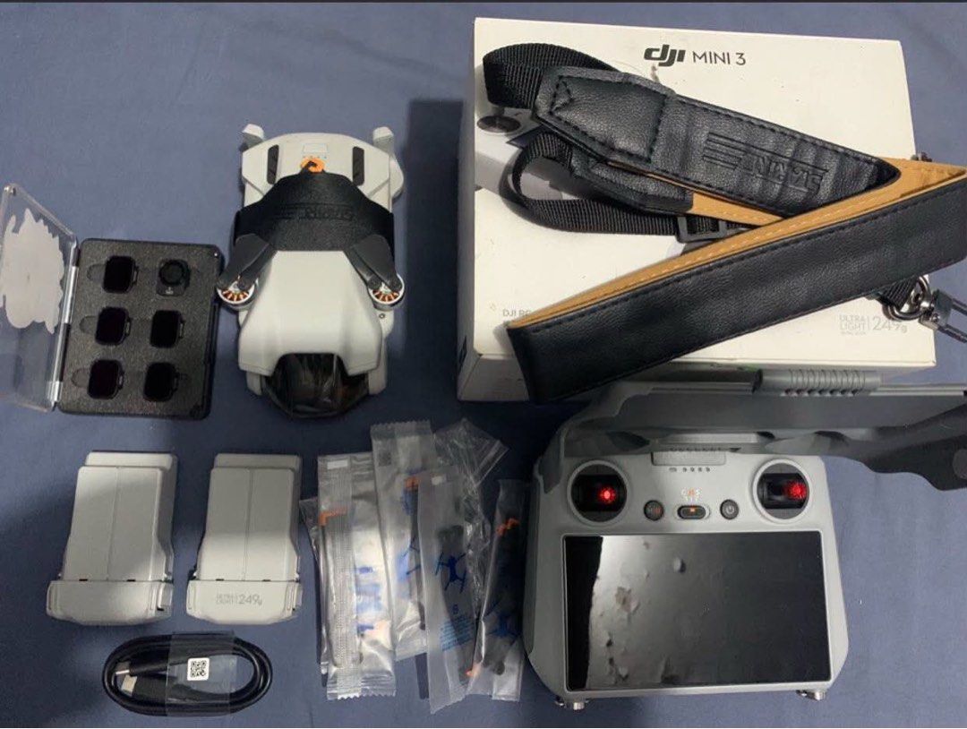 DJI MINI 3 DRONE (Category: Drones) located in Makati City. Submitted by jersiyon (Listing ID 1460448385, Image 1). Description: • DJI Mini 3 Drone • Controller included and cover • 1 original extra battery • Set of ND filters with case • Charging cable • Everything you need to start flying! • good as new to ilang beses lang ginamit , i think 3 to 5 times, di na nakakapag hike, selling for photography gear. • strap included and extra propeller • 