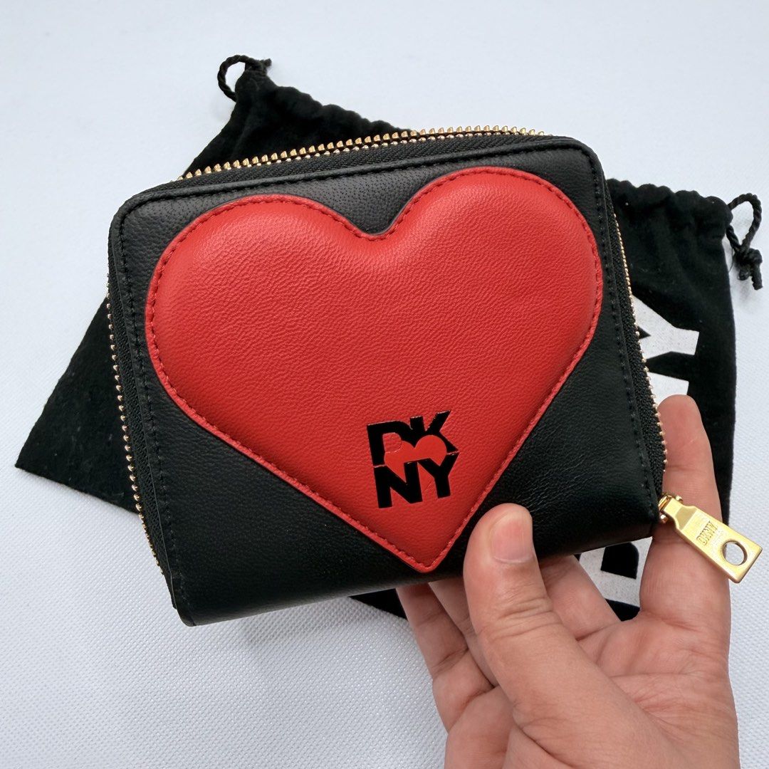 DKNY ORIG WALLET (Category: Wallets & Card holders) located in Quezon City. Submitted by ajandstevenshopscorner (Listing ID 1460389686, Image 2). Description: .