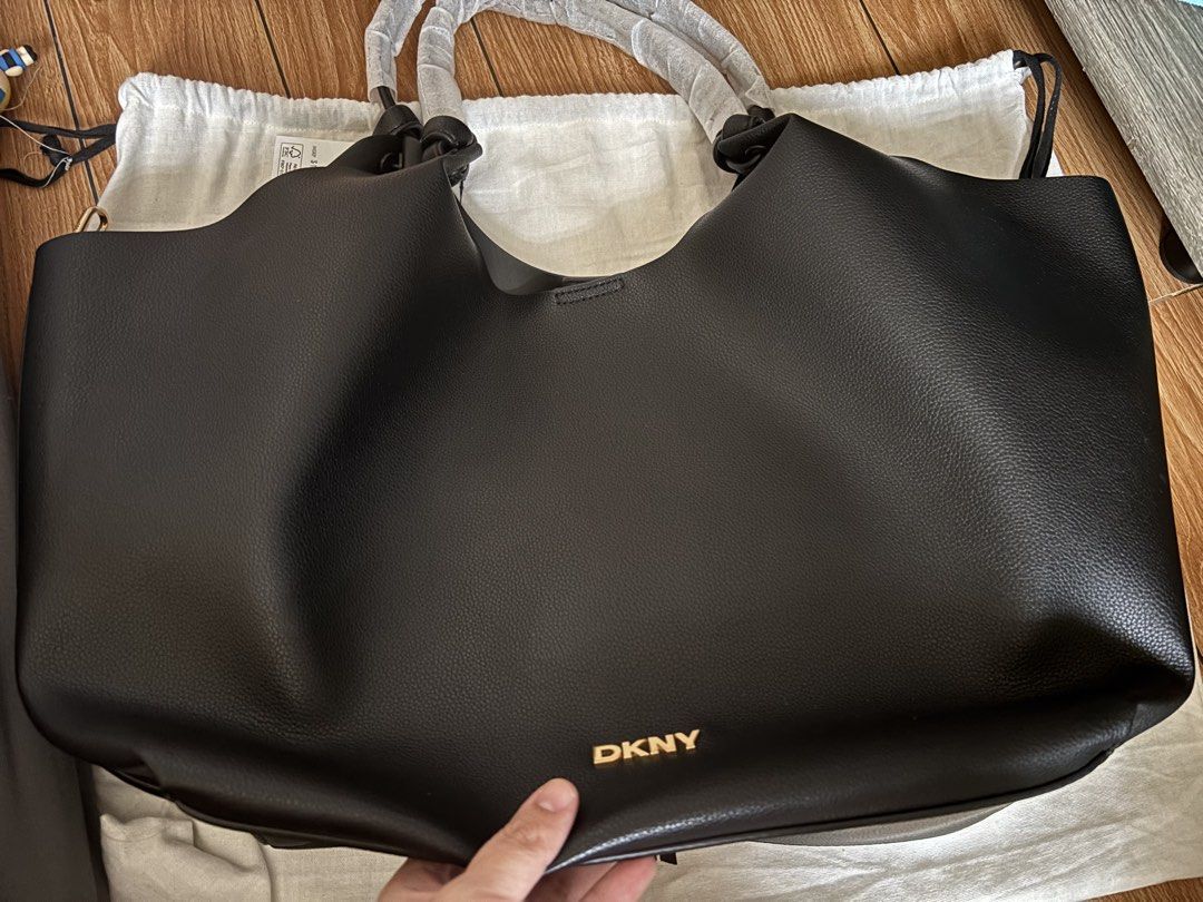 DKNY Paula commuter tote bag (Category: Tote Bags) located in San Pedro. Submitted by treasuresbyisabelle (Listing ID 1460334154, Image 2). Description: Large Black Gold harware.