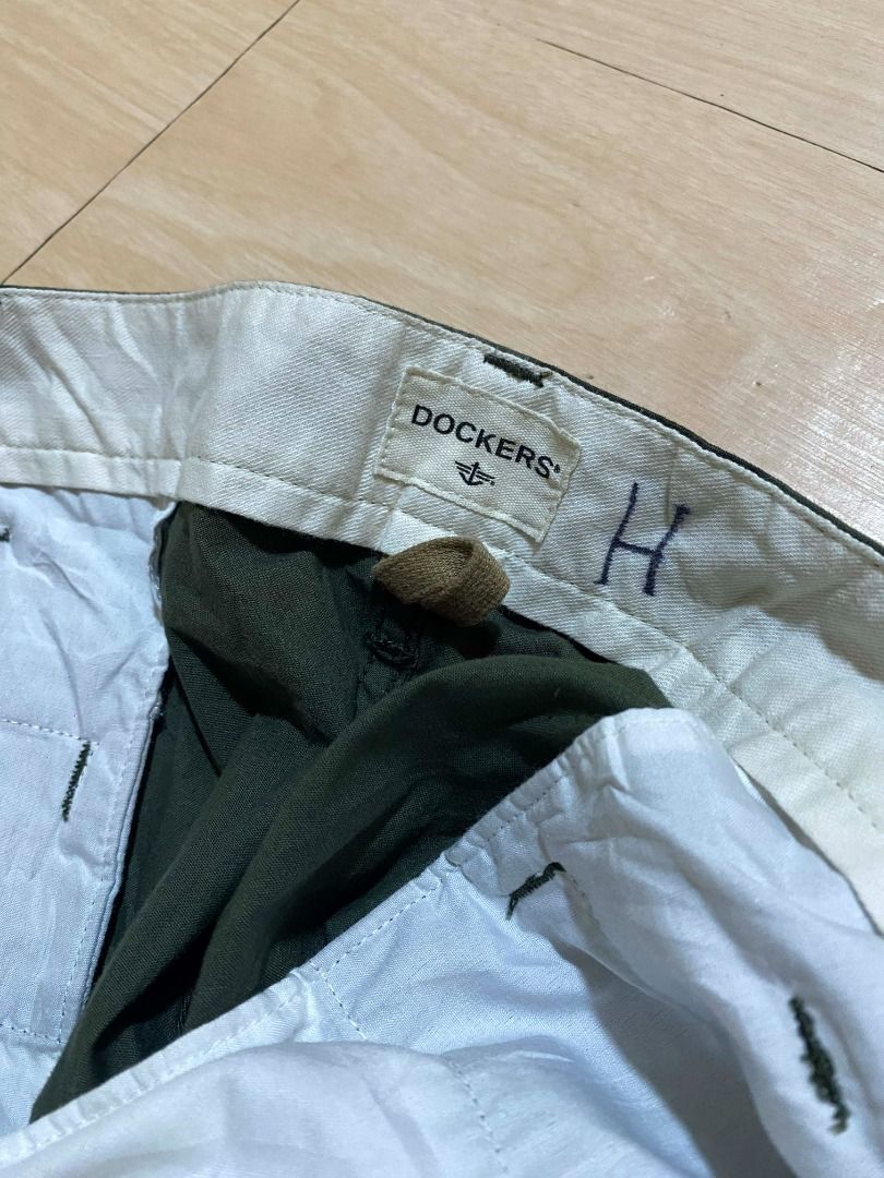 Dockers Camouflage Cargo Shorts (Category: Shorts) located in Cadiz. Submitted by thespotcdz (Listing ID 1460458192, Image 3). Description: Size 40 Length 22" Excellent 680 + sf.