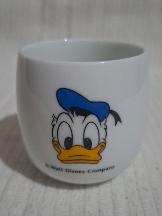 Donald Duck Ice Cream Cup (Category: Other Kitchenware & Tableware) located in Consolacion. Submitted by luxekerei (Listing ID 1460395459, Image 1). Description: .