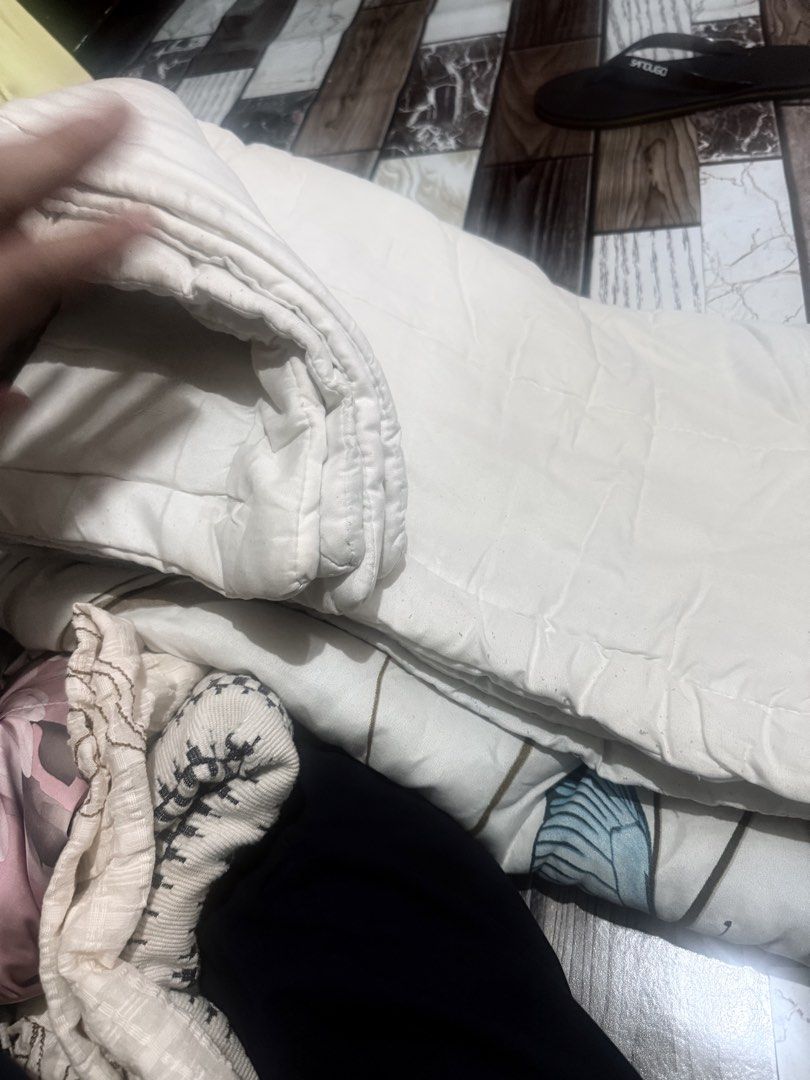 Double size bed comforter (Category: Bedding & Towels) located in Manila. Submitted by ginetedw46 (Listing ID 1460468899, Image 1). Description: Good quality comforter .