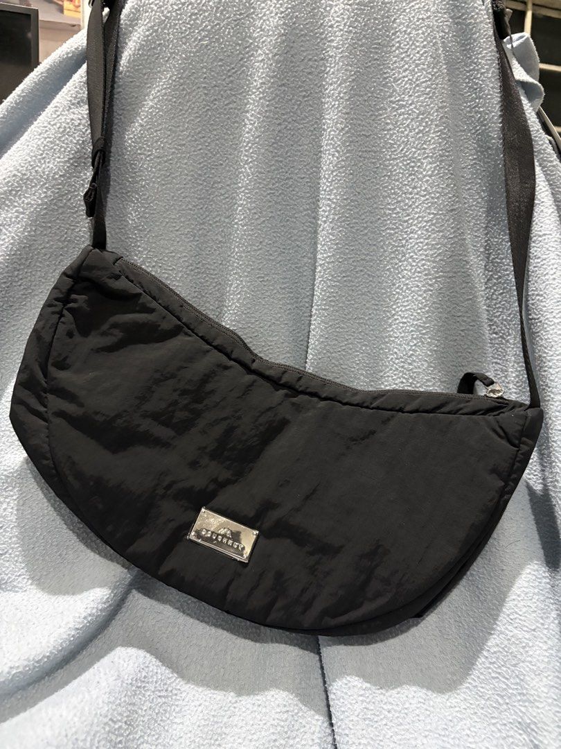 Doughnut Black Crossbody Bag (Category: Cross-body Bags) located in Quezon City. Submitted by lai.espina (Listing ID 1460460795, Image 1). Description: .