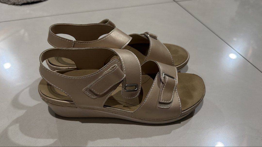 DR KONG Sandals (Category: Flats & Sandals) located in Quezon City. Submitted by eavie.ong (Listing ID 1460381905, Image 2). Description: .