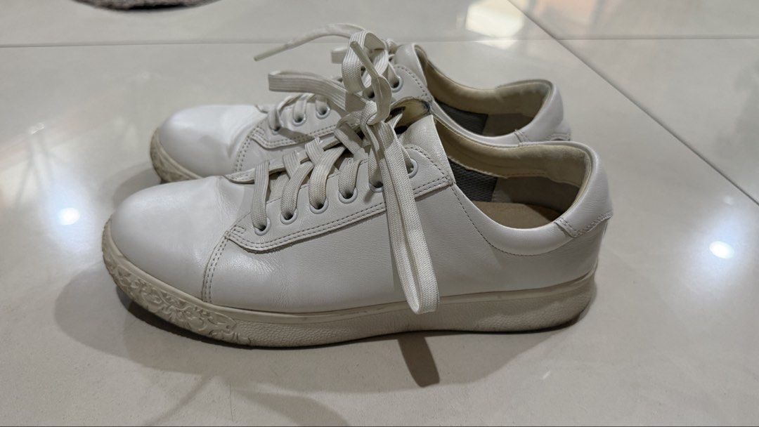 DR KONG White Sneakers (Category: Sneakers) located in Quezon City. Submitted by eavie.ong (Listing ID 1460380173, Image 2). Description: .