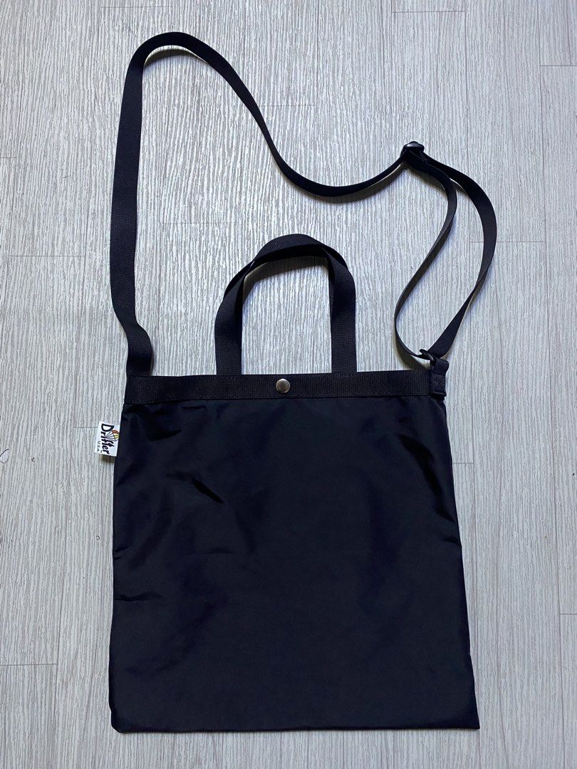 Drifter USA elementary tote 2 way bag (Category: Tote Bags) located in Pasig City. Submitted by terrencec34805 (Listing ID 1460498179, Image 1). Description: Drifter USA Elementary tote 2 way bag Excellent condition as new .
