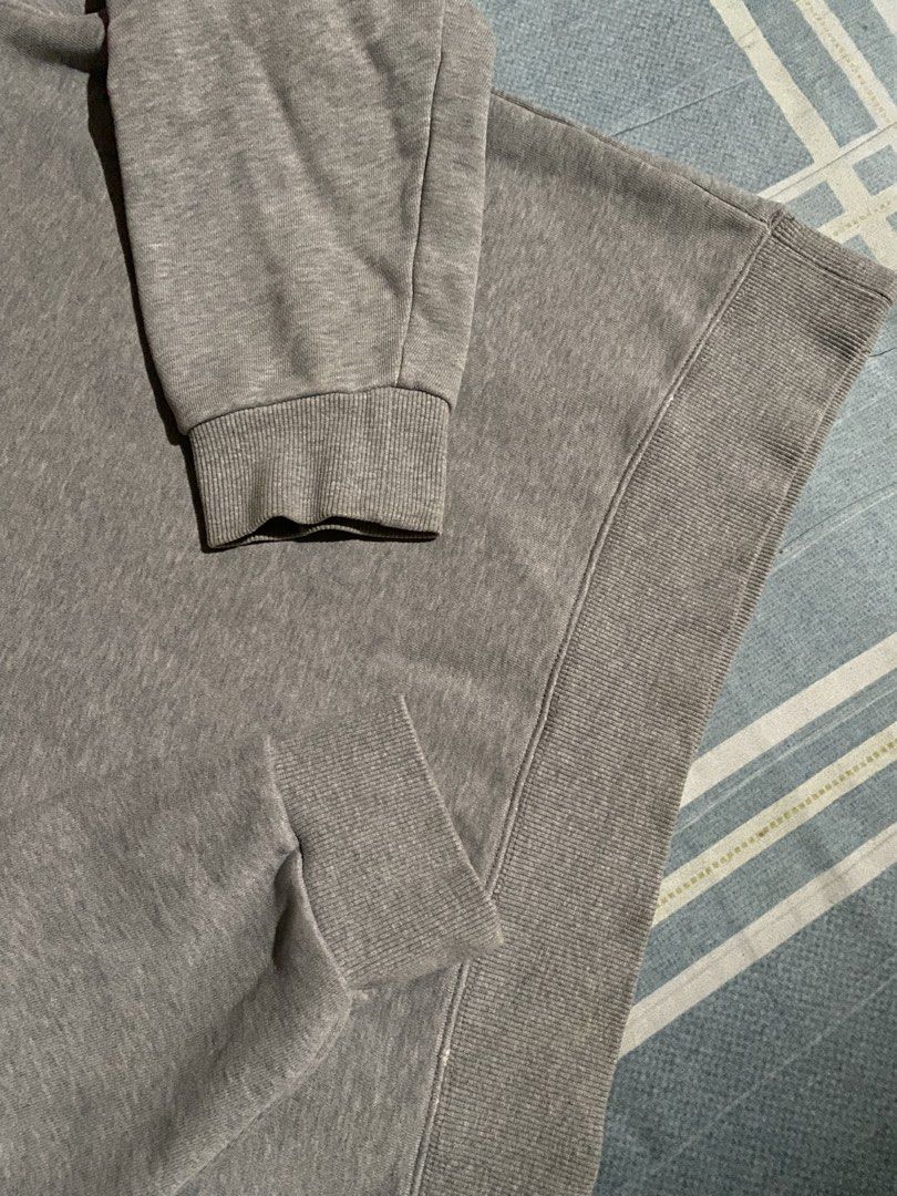 Drop shoulder grey sweater (Category: Formal Shirts) located in Manila. Submitted by rick0. (Listing ID 1460419448, Image 3). Description: Length 25 Width 23 (boxy fit) no issues, in excellent condition heavy & thick JNT/ LALAMOVE/ PICK UP MUNTINLUPA 📌 .