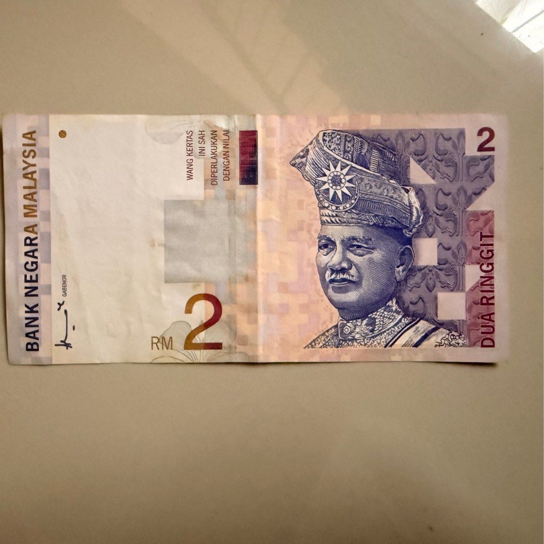 Dua Ringgit High Grade (Category: Currency) located in Kuala Selangor. Submitted by saifulafizam85 (Listing ID 1460482883, Image 1). Description: - Authentic Malaysia 2 Ringgit banknote. - Front features the portrait of the first Yang di-Pertuan Agong. - Back design showcases the National Mosque and Royal Malaysian Air Force aircraft. - Ideal addition for any currency collector. - A unique piece of Malaysian heritage. very good condition.