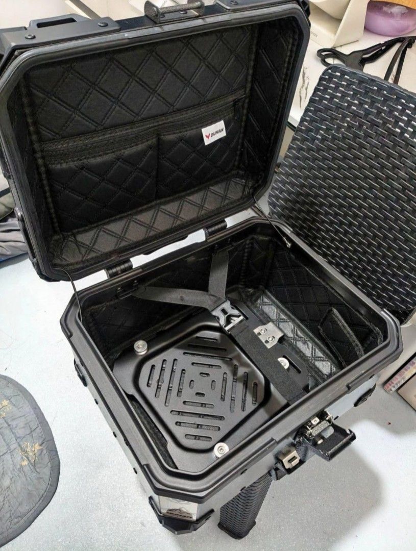 Duhan 35 liters Alloy Topbox (Category: Helmets and other Riding Gears) located in Manila. Submitted by paulagbanl95040 (Listing ID 1460395065, Image 3). Description: ‎FOR SALE alloy top box 35L🔥 ‎Good as new✅ ‎Original Duhan✅ ‎2 original key✅ ‎Backrest installed ✅ ‎No issue✅ ‎ ‎ ‎3, 500 NEGOTIABLE 🤝 ‎ ‎Sinalpak lang pero hindi nagamit, binaklas din agad. ‎For pick up only ‎SAN ANDRES / STA MESA MANILA 📍 ‎ ‎Pm lang sa interesado!.