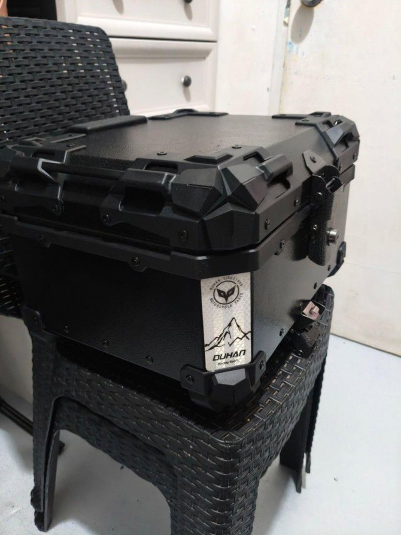 Duhan 35 liters Alloy Topbox (Category: Helmets and other Riding Gears) located in Manila. Submitted by paulagbanl95040 (Listing ID 1460395065, Image 2). Description: ‎FOR SALE alloy top box 35L🔥 ‎Good as new✅ ‎Original Duhan✅ ‎2 original key✅ ‎Backrest installed ✅ ‎No issue✅ ‎ ‎ ‎3, 500 NEGOTIABLE 🤝 ‎ ‎Sinalpak lang pero hindi nagamit, binaklas din agad. ‎For pick up only ‎SAN ANDRES / STA MESA MANILA 📍 ‎ ‎Pm lang sa interesado!.
