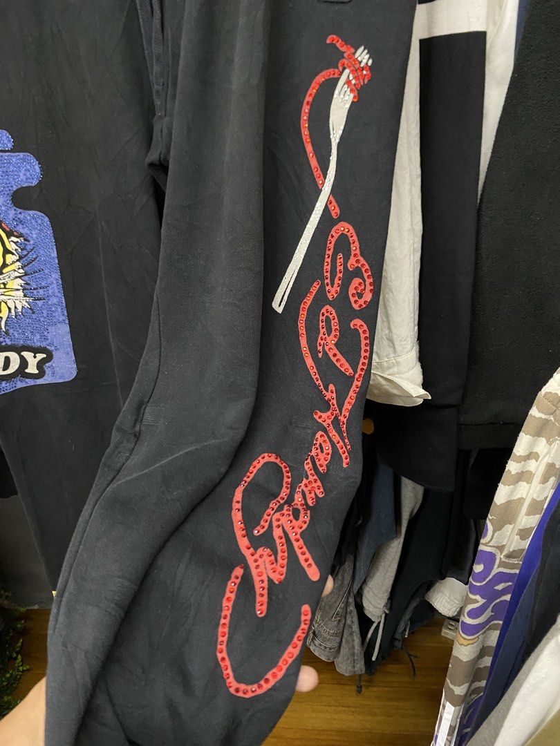 Ed hardy y2k (Category: Joggers) located in Manila. Submitted by freshfindresale (Listing ID 1460410386, Image 3). Description: Mine: 399 Waist: 32-40 Length: 42 Leg: 6.5-8 Good condition Issue: check photo’s.
