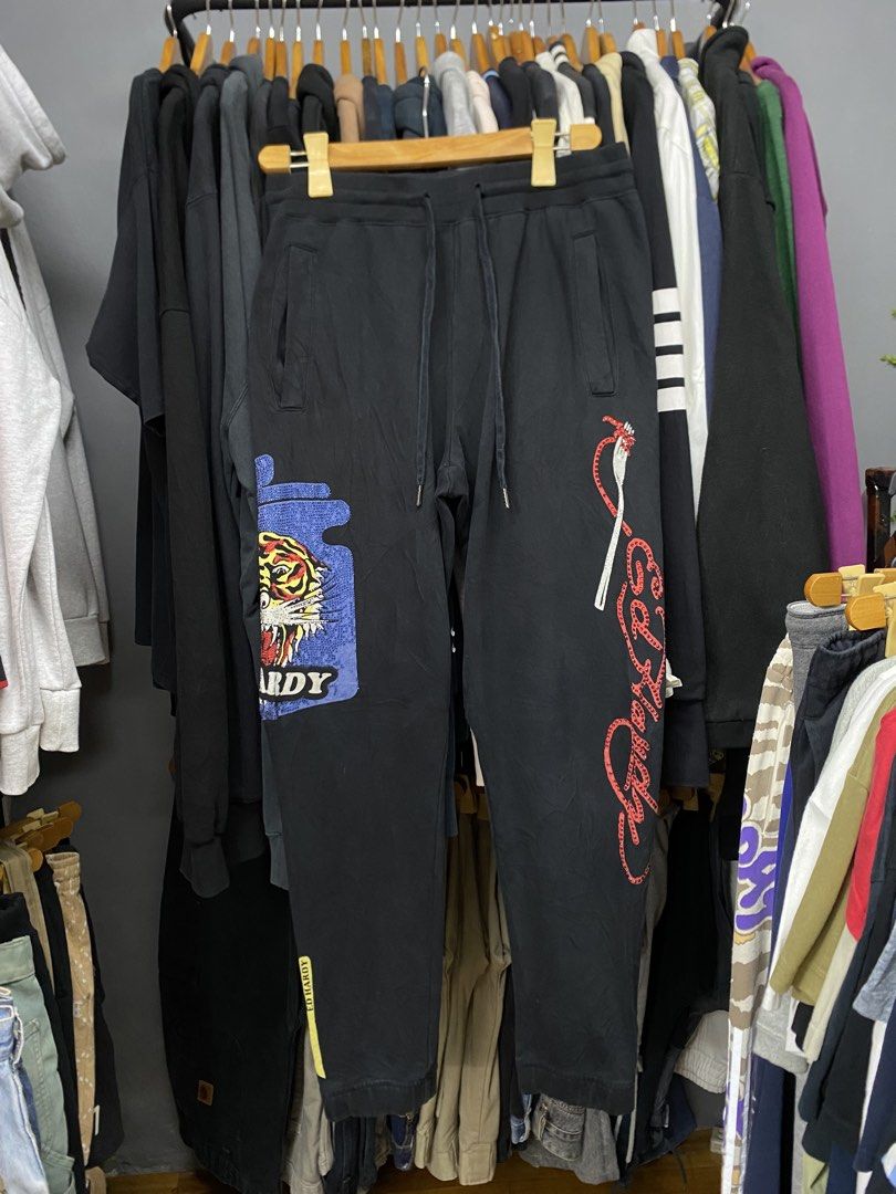Ed hardy y2k (Category: Joggers) located in Manila. Submitted by freshfindresale (Listing ID 1460410386, Image 1). Description: Mine: 399 Waist: 32-40 Length: 42 Leg: 6.5-8 Good condition Issue: check photo’s.