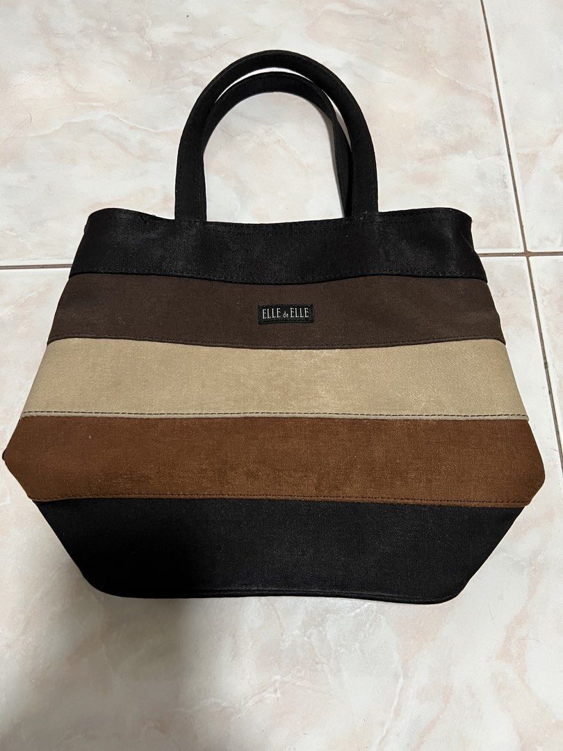 Elle de elle tote bag (Category: Tote Bags) located in Manila. Submitted by rlab_japan_thrift (Listing ID 1460391385, Image 1). Description: ELLE de ELLE Colorblock Tote Bag Stylish and lightweight tote featuring a neutral multi-tone colorblock design. Comes with a secure main zip closure, back zipper pocket, and an inner compartment for easy organization. * Brand: ELLE de ELLE * Width: Approx. 10.5 to 11 inches * Height: Approx. 9 inches (exclud