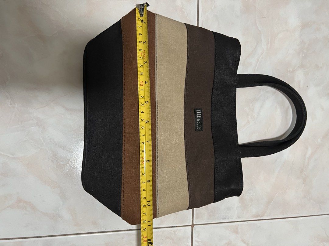 Elle de elle tote bag (Category: Tote Bags) located in Manila. Submitted by rlab_japan_thrift (Listing ID 1460391385, Image 3). Description: ELLE de ELLE Colorblock Tote Bag Stylish and lightweight tote featuring a neutral multi-tone colorblock design. Comes with a secure main zip closure, back zipper pocket, and an inner compartment for easy organization. * Brand: ELLE de ELLE * Width: Approx. 10.5 to 11 inches * Height: Approx. 9 inches (exclud