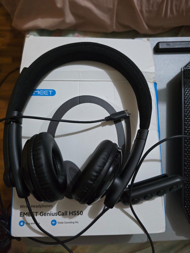 EMEET GeniusCall HS50 (Category: Headphones & Headsets) located in Manila. Submitted by cinammi (Listing ID 1460434872, Image 2). Description: Only has C type cord. USB not included. No damage. 📌MOP Payment first via BPI/Maribank/Chinabank 📌Shipping at buyer’s expense 📌Feel free to message me for inquiries, thank you!.
