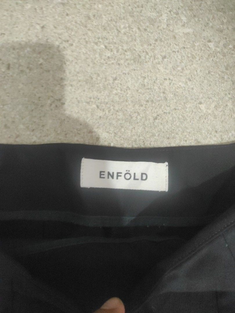 ENFOLD Black Pants with Ruffled Hem (Category: Other Bottoms) located in Santa Rosa. Submitted by y2kstylist (Listing ID 1460382480, Image 2). Description: - Brand: ENFOLD - Color: Black - Size: S last price na - Features: Ruffled hem detail - Material: 65% Polyester, 35% Rayon - Origin: Made in Japan - Style: Perfect for dressing up or down size 25.
