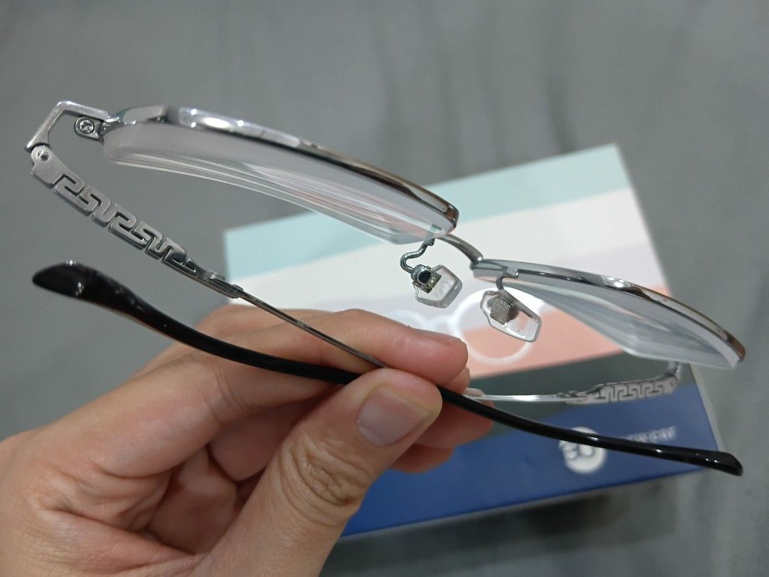 EO Eyewear (Category: Sunglasses & Eyewear) located in Manila. Submitted by elixir26 (Listing ID 1460442923, Image 2). Description: -in excellent condition -bought year 2024 never been used nakatago lang hindi trip gamitin ng may ari -pwede papalitan yung lense -flexible -comes in complete box, hard case, mini screw, pouch bag, microfiber cloth, original lenses included (as posted photos) note: warranty invalid since 12months after purchase lang 