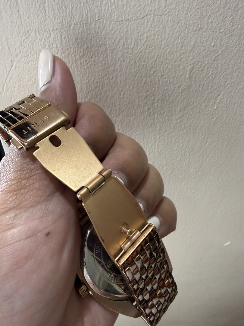 Esprit Rose Gold Watch (Category: Women's Watches) located in Quezon City. Submitted by samutsariatpb (Listing ID 1460446837, Image 3). Description: - Rose gold Esprit watch - Water resistant - Stainless steel back - Simple and classic design - Perfect for everyday wear - Adjustable band.