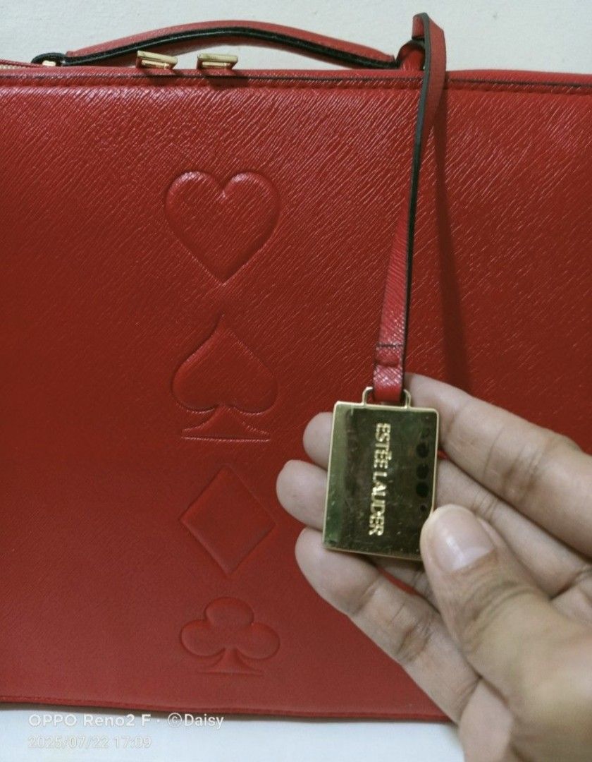 Estee Lauder Make Up Bag (Category: Clutches) located in Quezon City. Submitted by uydaisy1979 (Listing ID 1460465652, Image 2). Description: .