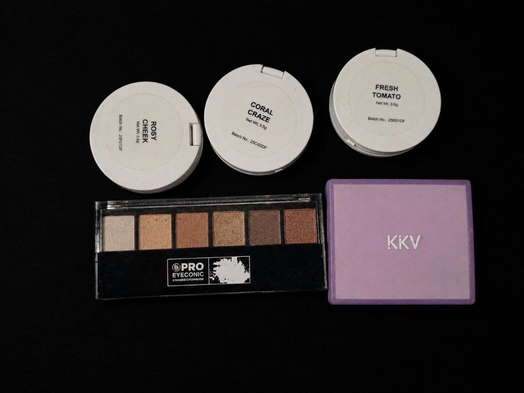 everbilena eye shadow & careline blush (Category: Makeup) located in Los Banos. Submitted by ashleymizh09745 (Listing ID 1460350422, Image 1). Description: no boxes.