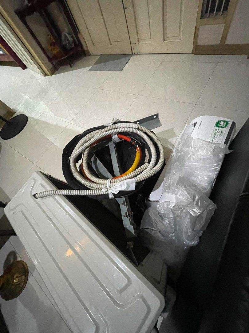 EVEREST 1.0HP Inverter Split Type Aircon (Category: Air Conditioning and Heating) located in Batangas. Submitted by declutter.meowma (Listing ID 1460408617, Image 2). Description: - EVEREST 1.0HP Inverter Split Type Aircon - Ideal for rooms 12-16 sqm - 10 Years Warranty on Compressor - Includes Healthy Air Filter MOVING OUT SALE -bought for 30k selling only 16k sure buyer nego -EVEREST 1HP INVERTER, 2 yrs of usage, no history of repair loc: QC .
