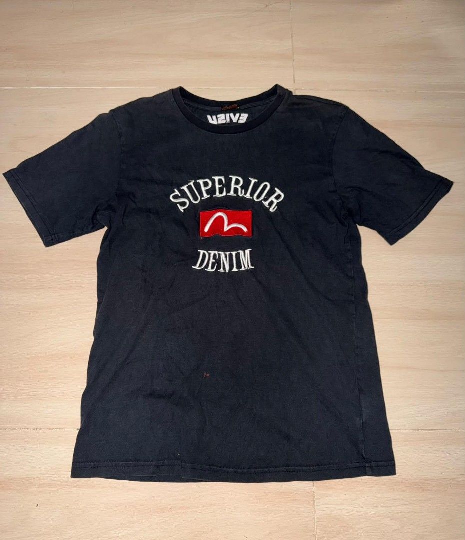 Evisu Superior Denim T-shirt (Category: Tshirts & Polo Shirts ) located in Cainta. Submitted by hermosooo (Listing ID 1460432496, Image 1). Description: - Black Evisu T-shirt - Features 'Superior Denim' graphic - Iconic Evisu seagull logo detail - Short sleeves - Crew neck - Ideal for casual wear.
