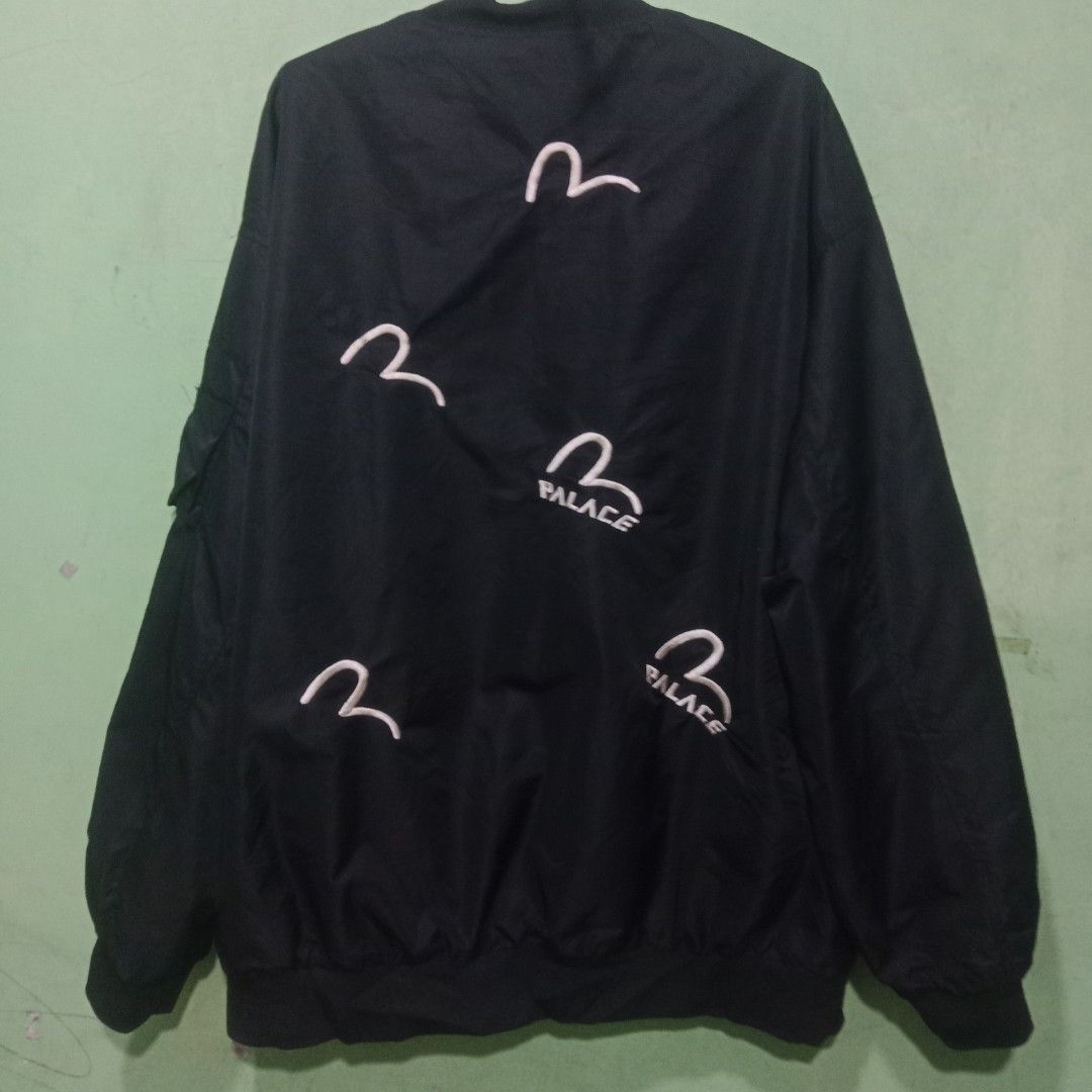EVISU X PALACE (Category: Coats, Jackets and Outerwear) located in Cavite. Submitted by bluethemenance (Listing ID 1460312862, Image 2). Description: W25 L30 issue rust sa butones.