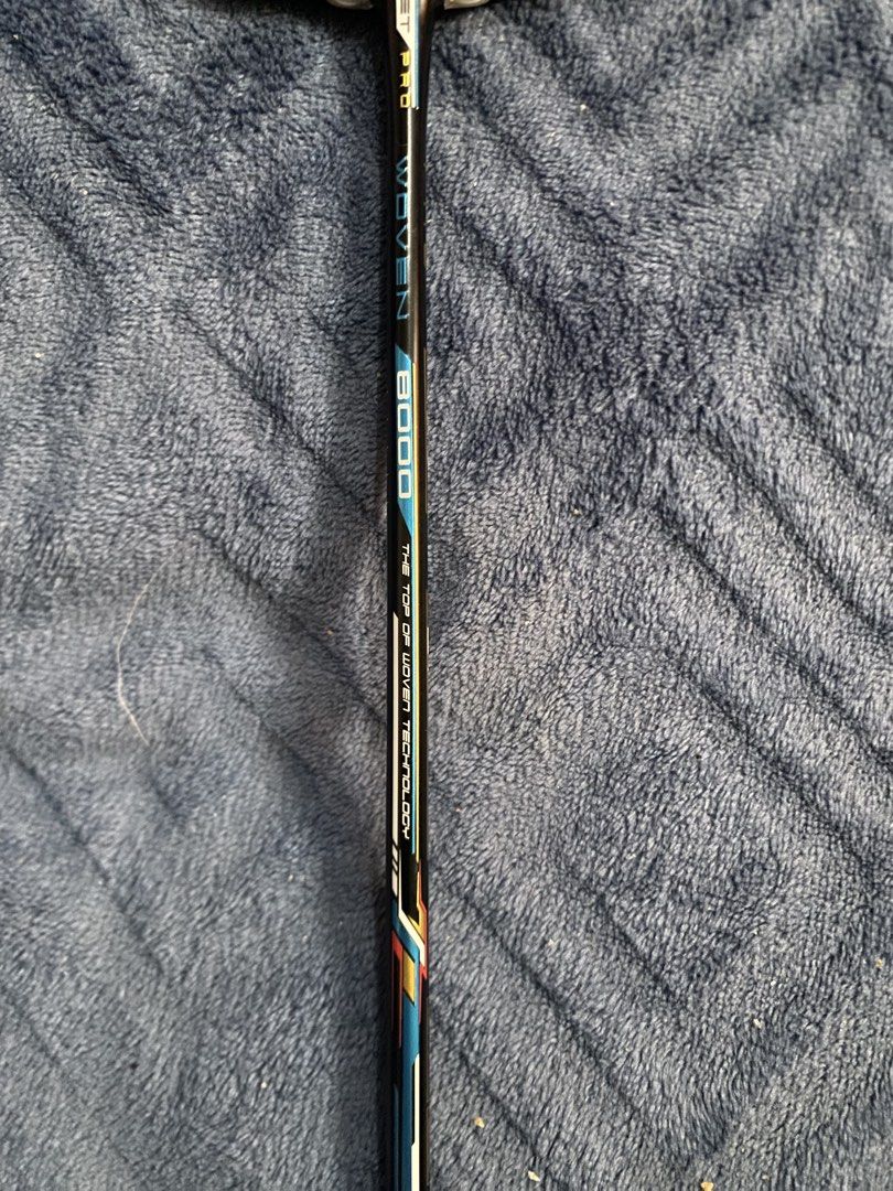 Felet Woven 8000 (Category: Racket and Ball Sports) located in Manila. Submitted by l_wki (Listing ID 1460334909, Image 2). Description: For sale and swap just dm for offer Strung with BG66 Ultimax at 27x29 9/10 Condition No paint chips and cracks PM if interested.