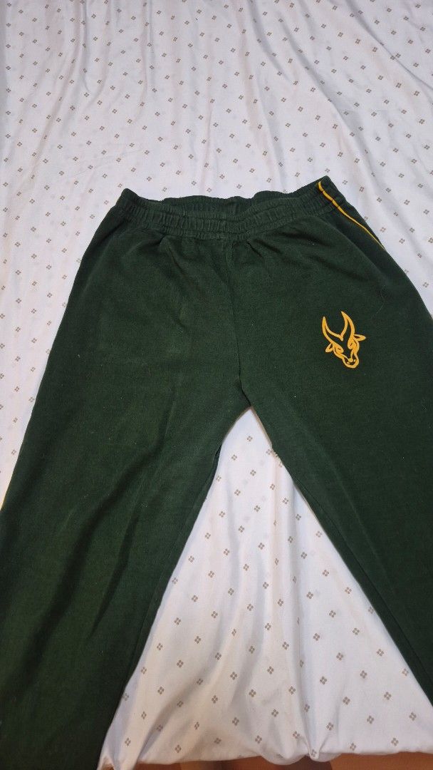 FEU HS PE UNIFORM (Category: Other Bottoms) located in Manila. Submitted by warmhorse.d4d533 (Listing ID 1460339637, Image 1). Description: - Dark green sweatpants - Yellow logo on left thigh - Elastic waistband for a comfortable fit - Soft, comfortable material - Ideal for lounging or casual wear.