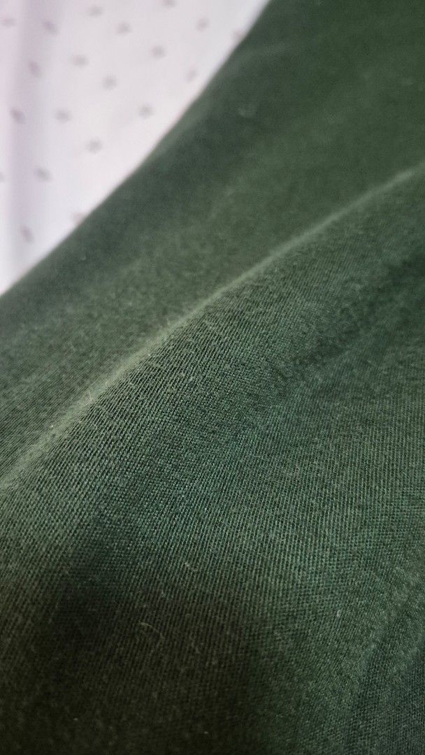 FEU HS PE UNIFORM (Category: Other Bottoms) located in Manila. Submitted by warmhorse.d4d533 (Listing ID 1460339637, Image 2). Description: - Dark green sweatpants - Yellow logo on left thigh - Elastic waistband for a comfortable fit - Soft, comfortable material - Ideal for lounging or casual wear.