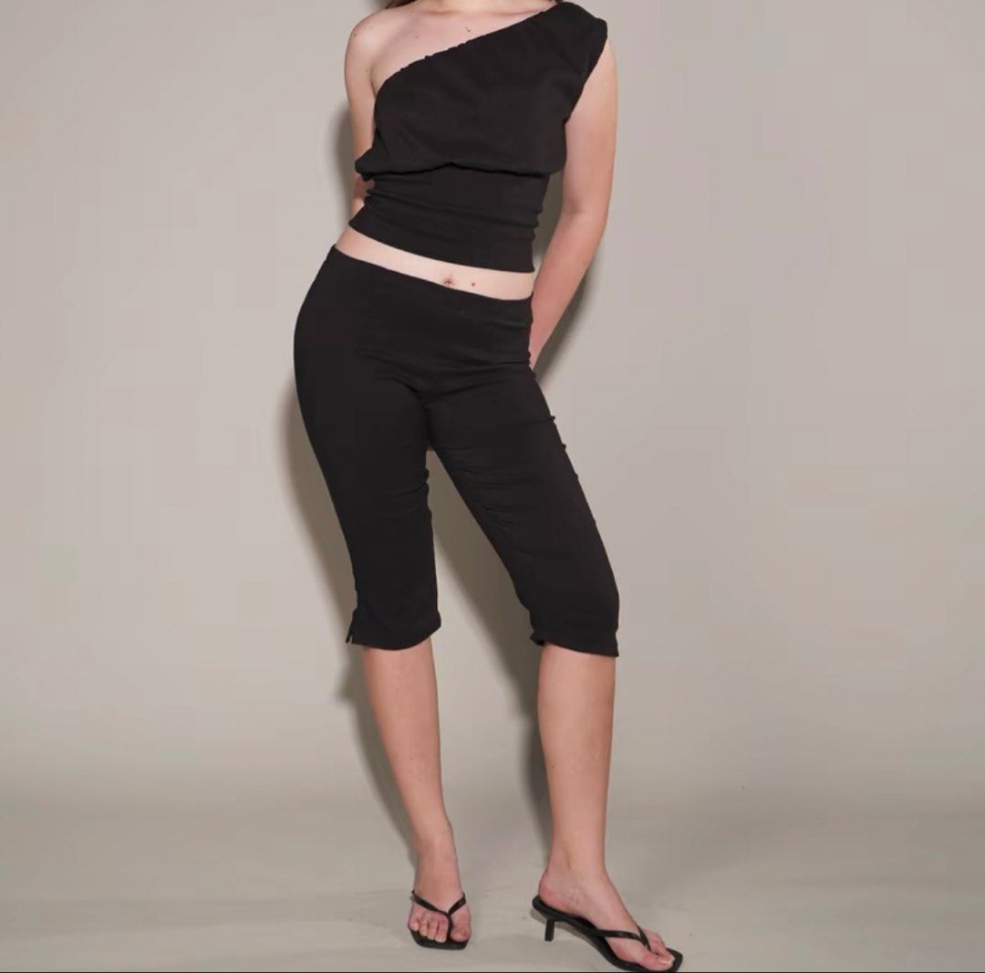 Fhilar Capri Pants (Category: Other Bottoms) located in Manila. Submitted by valentinaababy (Listing ID 1460476469, Image 1). Description: rfs: too small for me size xs only tried on bought it for 294 200 na lang hehe.