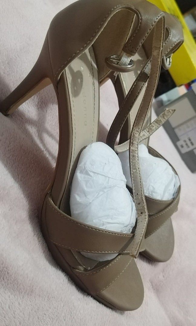 Figlia and Prima donna sandals (Category: Heels) located in Manila. Submitted by swiftfire_697f98 (Listing ID 1460448527, Image 2). Description: Selling my pre-loved sandals both in good condition and once lang nasuot (company year end party). Figlia size 35 - 700 (original price 1,799 with box) Prima donna size 37 - 500 (original price 1200 no box).