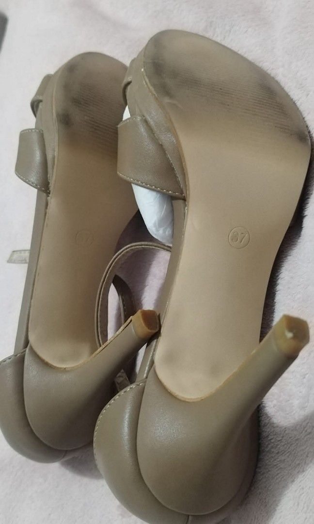 Figlia and Prima donna sandals (Category: Heels) located in Manila. Submitted by swiftfire_697f98 (Listing ID 1460448527, Image 1). Description: Selling my pre-loved sandals both in good condition and once lang nasuot (company year end party). Figlia size 35 - 700 (original price 1,799 with box) Prima donna size 37 - 500 (original price 1200 no box).