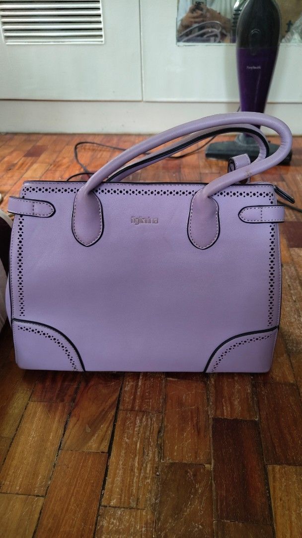 Figliarina Office Bag (Category: Luxury Bags & Wallets) located in Mandaluyong City. Submitted by nchllmnrd (Listing ID 1460399928, Image 1). Description: - used once - buyer will shoulder the sf - can do meetups around Mandaluyong or Cubao.