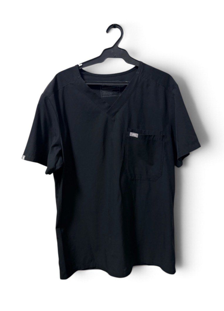 FIGS Leon Scrub Top & Pants (Category: Activewear) located in Caloocan City. Submitted by joshuangeles.21 (Listing ID 1460488696, Image 2). Description: FIGS scrubs for MEN (Black) Color: Black Size: Leon Scrub Top (Large) & Tansen Casual Scrub Pants (Large) Original price: 4700 pesos Selling price: 2700 ONLY Lagpas 10x nasuot. May himulmol lang sa pants sa jogger. All in all goods. Rate ko 8/10 RFS: Declutterring .