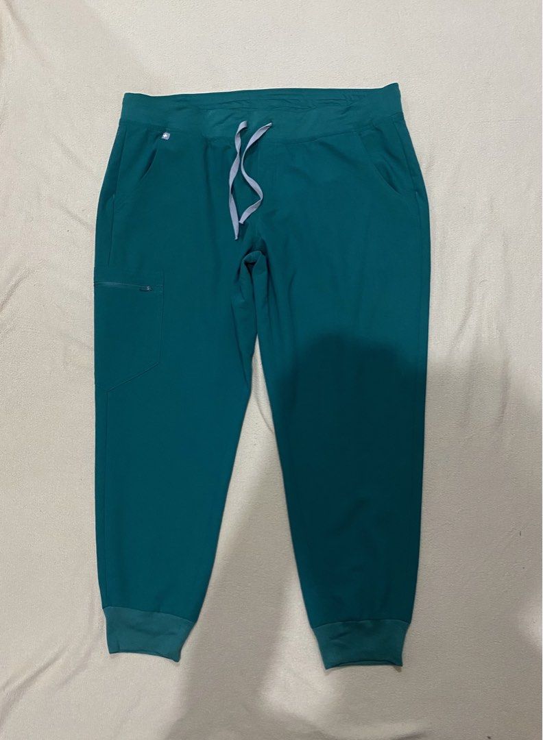 Figs zamora cargo jogger pants (Category: Activewear) located in Tanza. Submitted by 9th.street.thrift (Listing ID 1460310489, Image 1). Description: Good as new No issue May bawas lang yung string ng 1 inches xl /p on tag Waist:35-41 Lenght:36.5 .