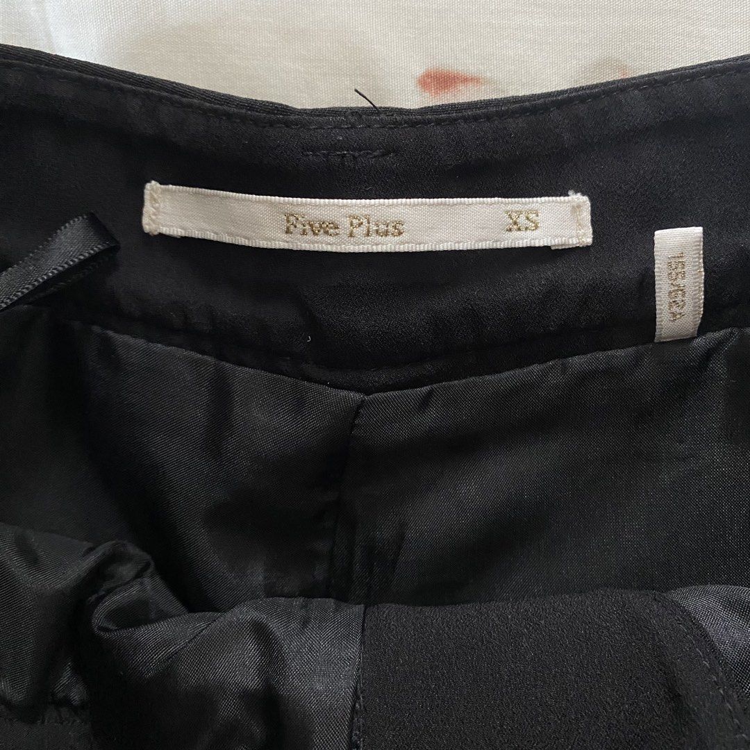 Five Plus - Black Shorts (Category: Shorts) located in Quezon City. Submitted by lightsnowie (Listing ID 1460356357, Image 3). Description: - no flaws - best fits XS-S (24-25 waist).
