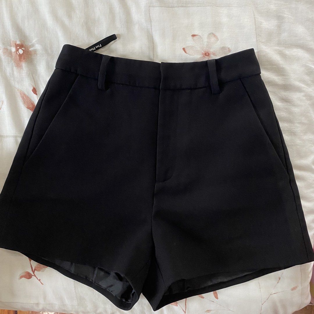 Five Plus - Black Shorts (Category: Shorts) located in Quezon City. Submitted by lightsnowie (Listing ID 1460356357, Image 1). Description: - no flaws - best fits XS-S (24-25 waist).