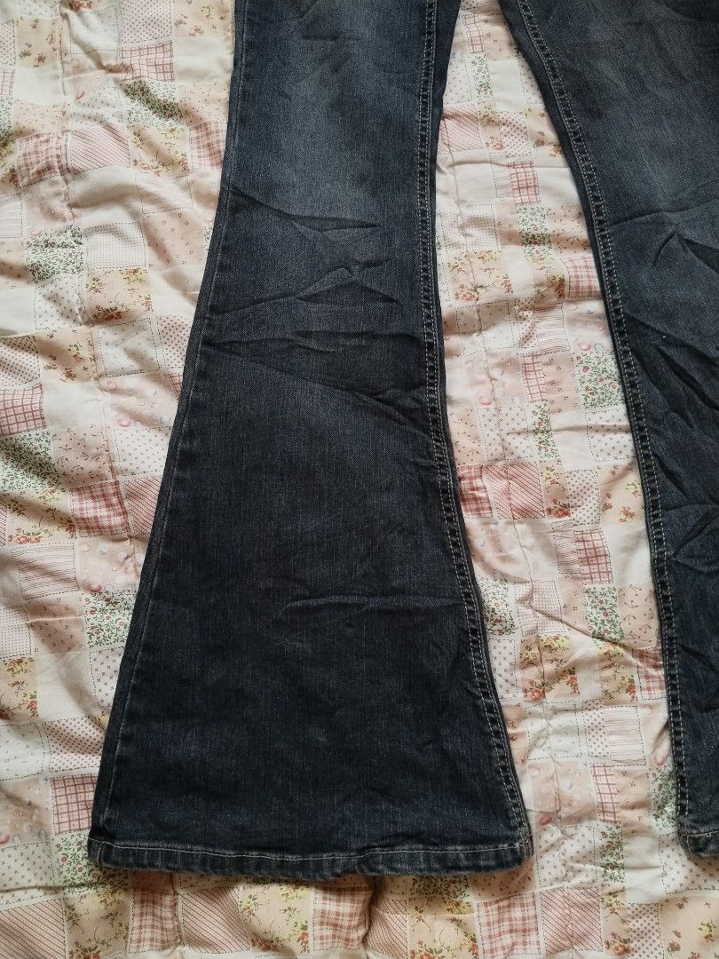 Flared Jeans (Category: Jeans) located in Cebu City. Submitted by thrift_with_anjel (Listing ID 1460321311, Image 2). Description: ❀.ೃ࿔Flared Jeans❀.ೃ࿔* 🌸Waist: 28-30 🌸Length: 38 🌷Mine: 380(AU).