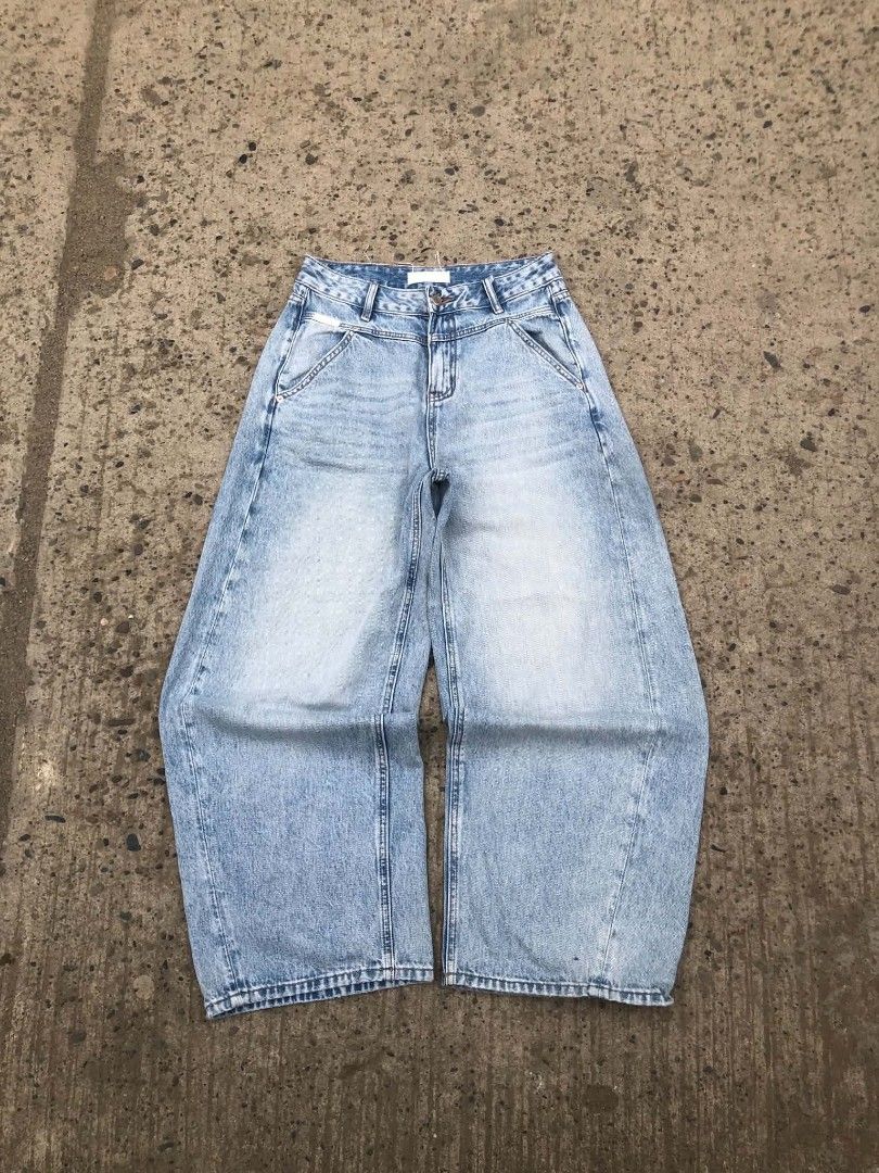 FLOWER ( UNISEX ) (Category: Jeans) located in Cabagan. Submitted by ukayflips (Listing ID 1460430918, Image 1). Description: DIMES W 28'29 TH 13.5 L 41.5 H 10.5 EXCELLENT CONDITION COMPLETE TAGS HEAVY AND HARD DENIM ISSUE ❌.
