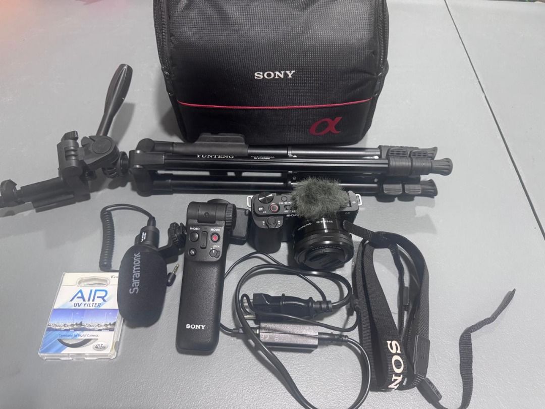 FOR SALE SONY ZV-E10 (Category: Camera Bags & Carriers) located in San Pedro. Submitted by vanessa_alegre (Listing ID 1460346320, Image 1). Description: Slightly used.