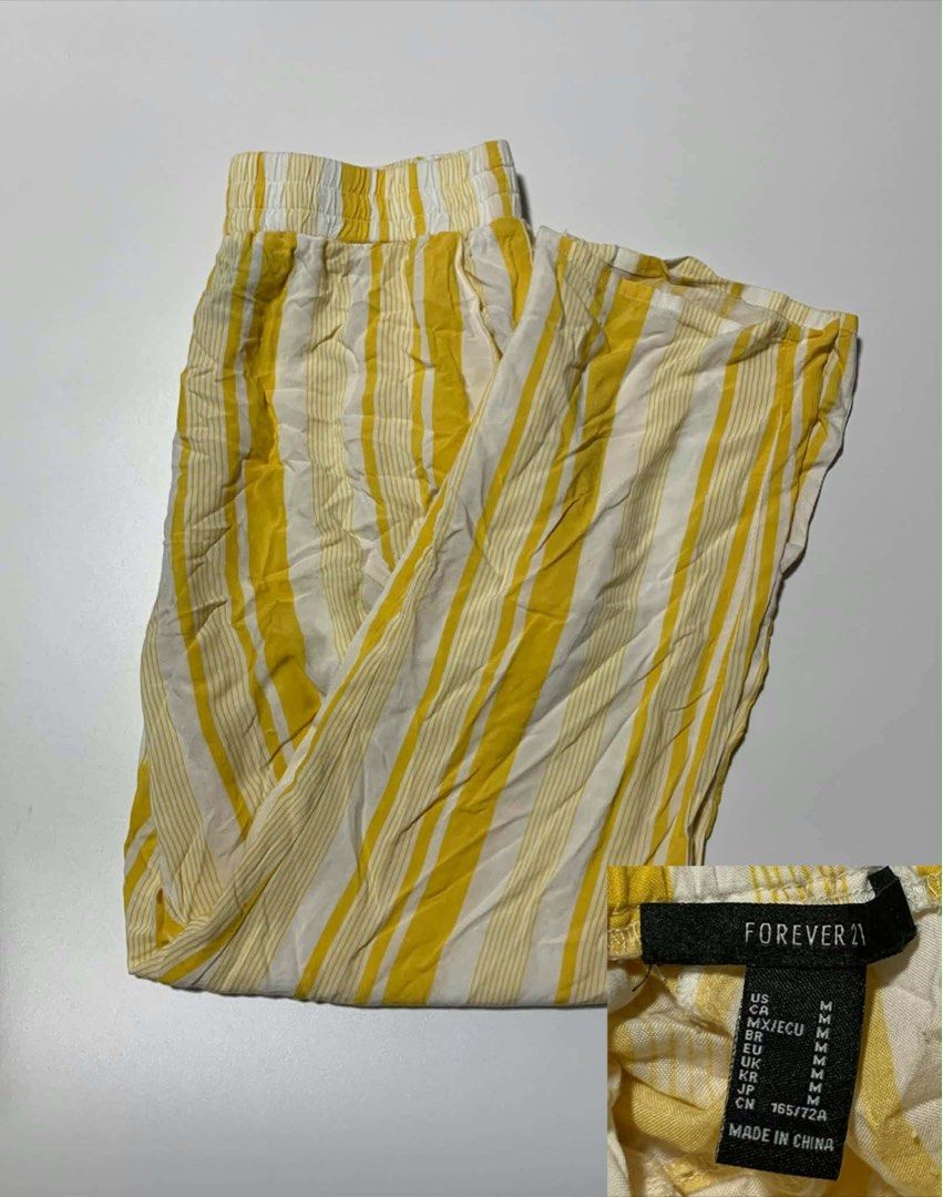 Forever21 wide leg pull-on pants (Category: Other Bottoms) located in Pasig City. Submitted by apparelism.mnl (Listing ID 1460365957, Image 1). Description: Size: Medium All items are personal preloved orginal from US Lalamove/LBC Only Gcash/Bank Transfer Location: Cainta Rizal.