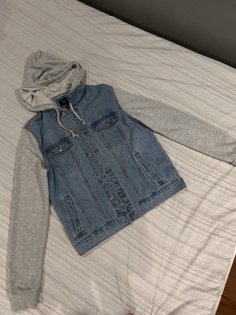 Forever 21 Denim Jacket (Category: Hoodies) located in Quezon City. Submitted by yaboiraf (Listing ID 1460447814, Image 1). Description: Forever 21 Denim Jacket Size large (22W 26L) Denim fabric/cotton hoodie and sleeves Personal item not thrifted Issue: yellow stain sa left sleeve but washable Good condition 900 Quezon City Lalamove or Jrs Express.