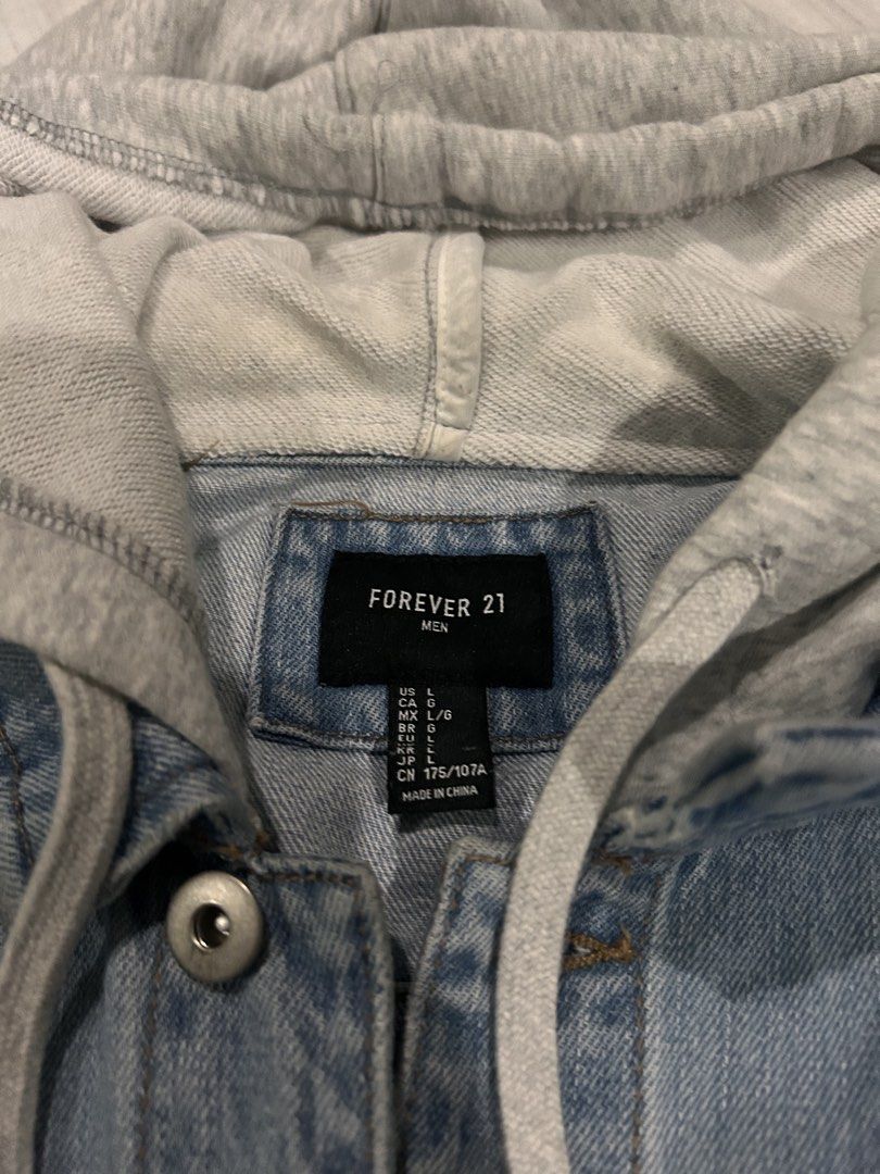 Forever 21 Denim Jacket (Category: Hoodies) located in Quezon City. Submitted by yaboiraf (Listing ID 1460447814, Image 3). Description: Forever 21 Denim Jacket Size large (22W 26L) Denim fabric/cotton hoodie and sleeves Personal item not thrifted Issue: yellow stain sa left sleeve but washable Good condition 900 Quezon City Lalamove or Jrs Express.