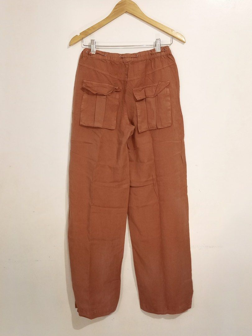 Forever 21 Relaxed Cargo Pants (Category: Jeans) located in Pasig City. Submitted by maychamatcha (Listing ID 1460430738, Image 3). Description: Still brand new with tag! Tried once lang, then stored Fits 25-28 (garterized) Really comfy cooling material Salmon/peachy-pink color.